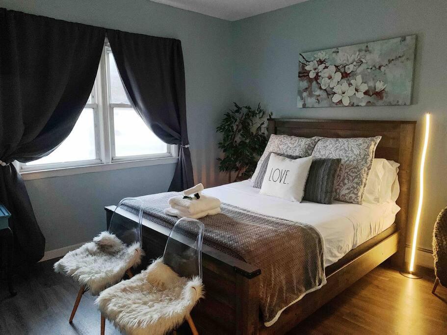 SALE!! Brick City Bungalow 20 mins from NYC!! (Newark)