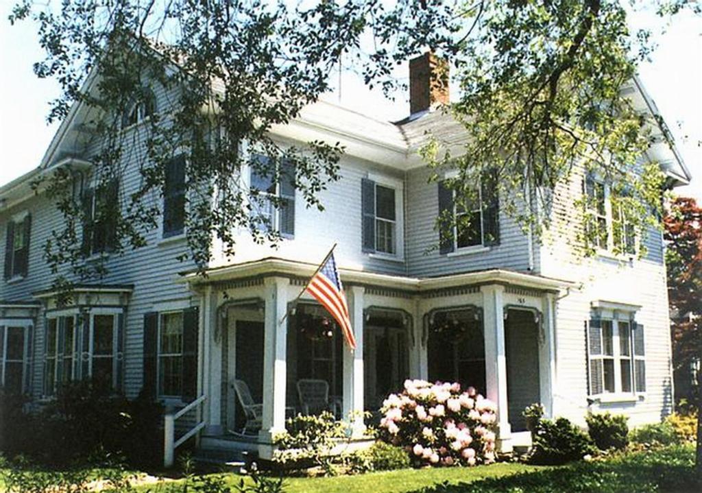 Isaiah Jones Homestead Bed and Breakfast (Sandwich) 