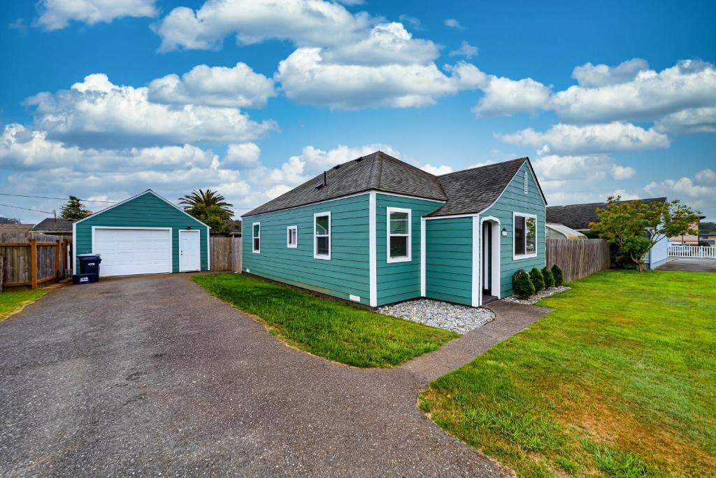 Our Gold Beach Retreat (Gold Beach) 