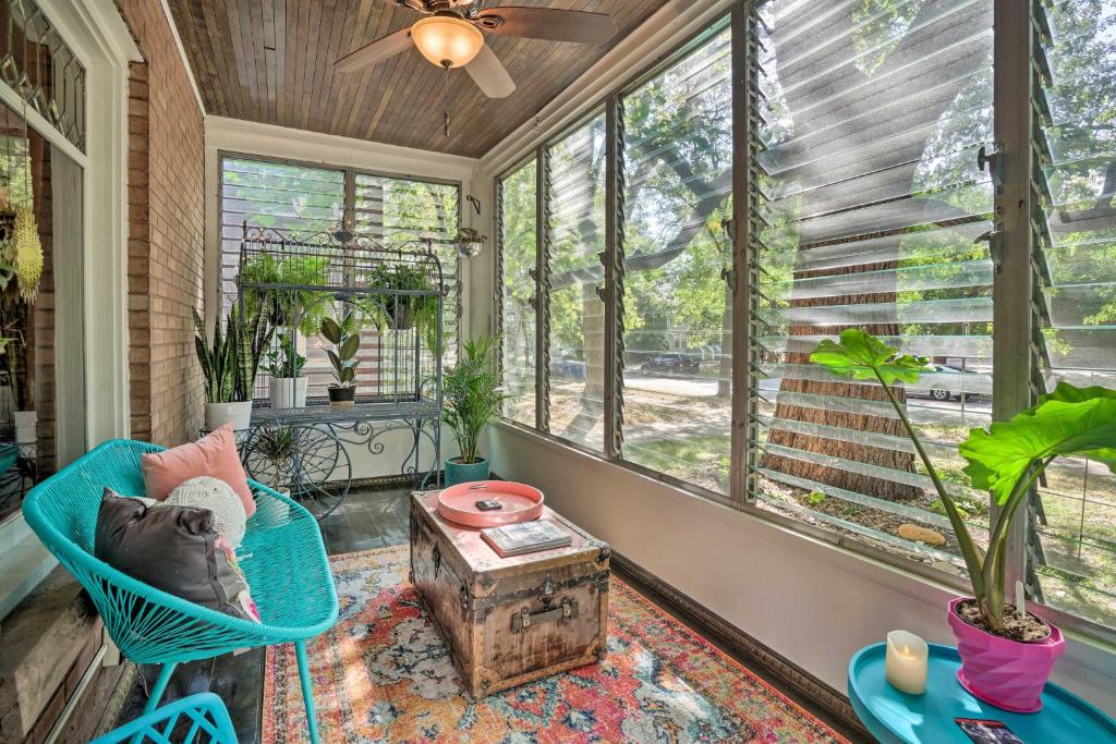Charming Minneapolis Getaway 2 Mi to Dtwn! (Minneapolis) 