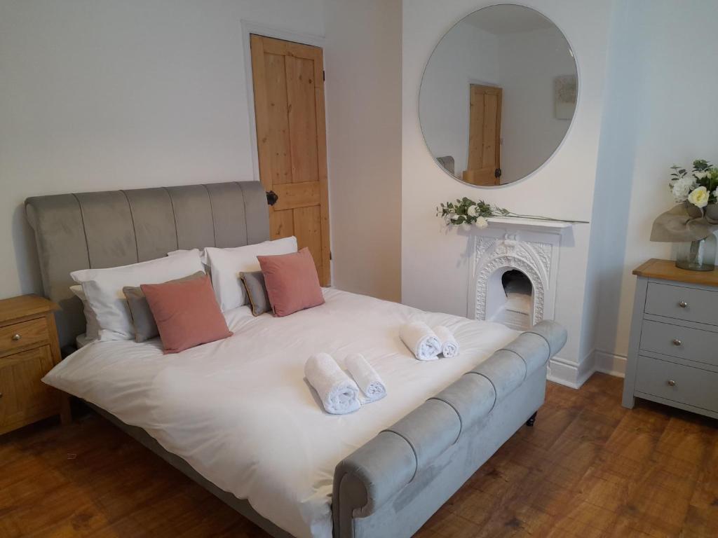 Warwick St 2 bed home city center