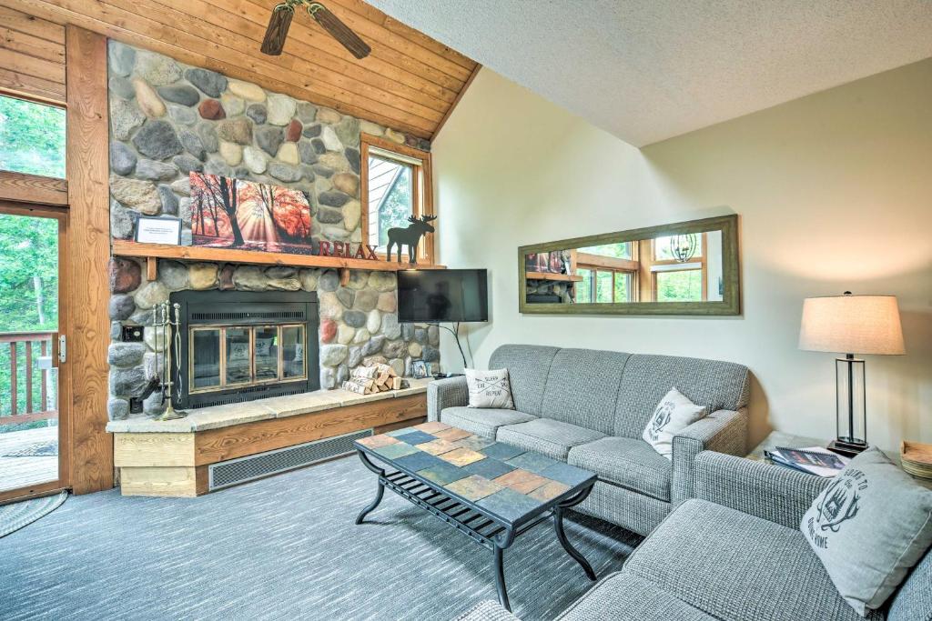 Ski-In and Ski-Out Retreat with Resort Amenities! (Lutsen) 