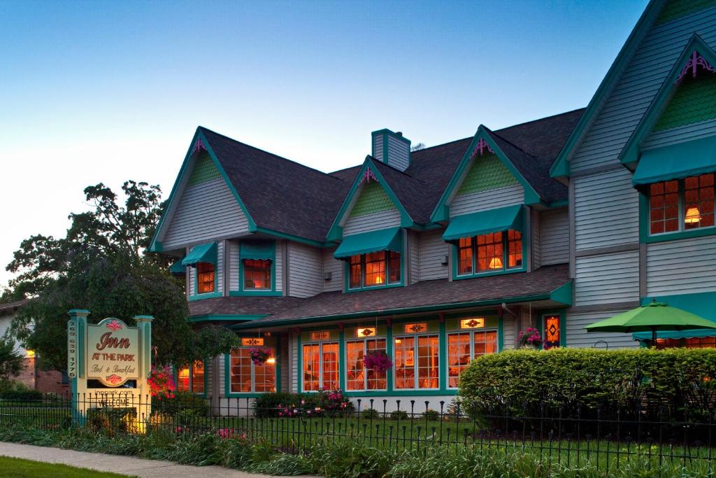 Inn at the Park Bed and Breakfast (South Haven) 
