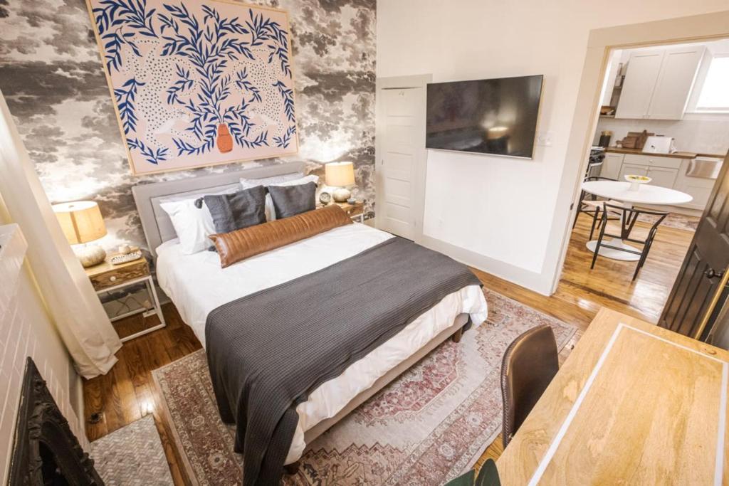 Beautiful Private Downtown House (Lafayette) 