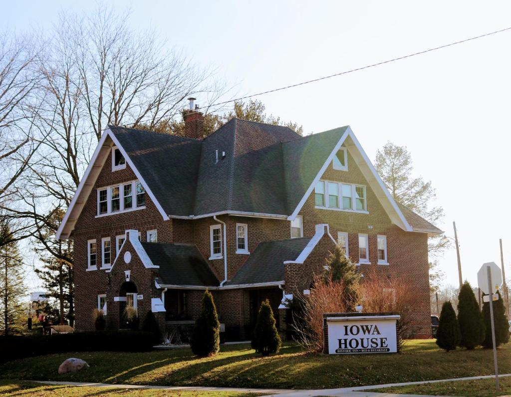 Iowa House Historic Inn (Ames) 