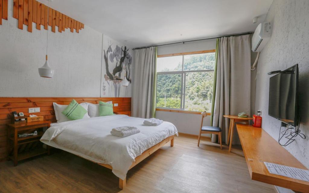 Easy Stay Bajie Hotel