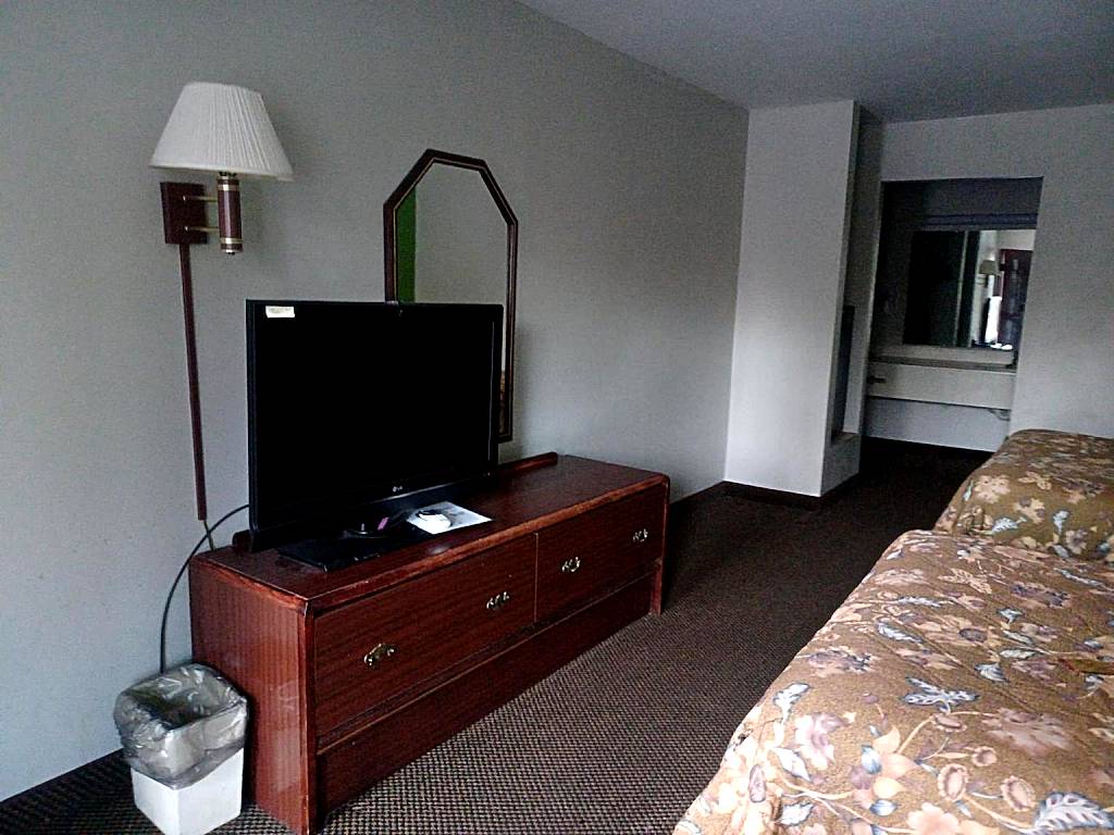 America's Best Value Inn Clarksdale: King Room - Non-Smoking (Clarksdale) 