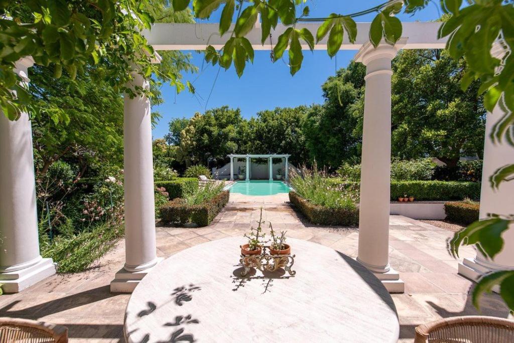 Shades of Africa Guesthouse - The Studio