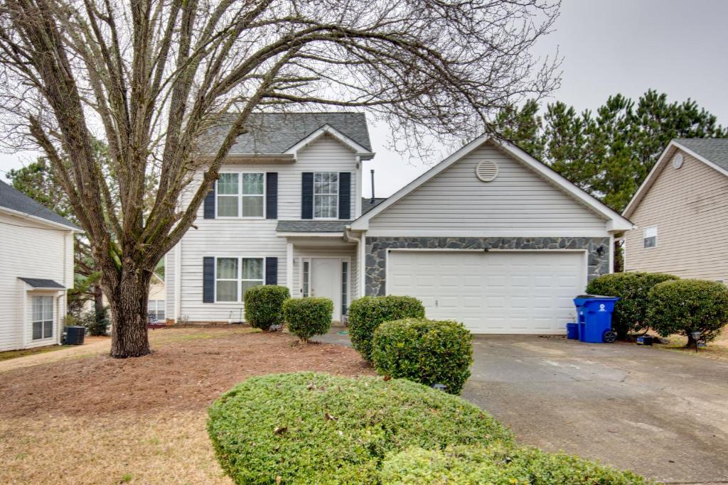 Lovely Atlanta Home with Yard Near Cedar Grove Lake